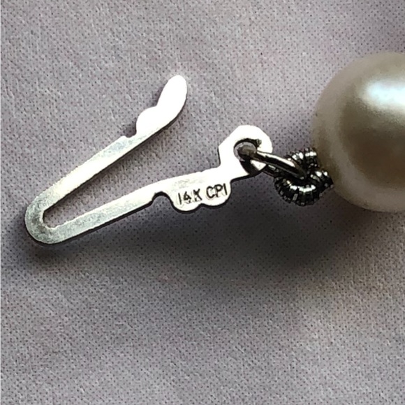 Akoya Pearl Necklace, 6.5 mm, 20 inch single strand, 14kt white gold clasp - Picture 3 of 5